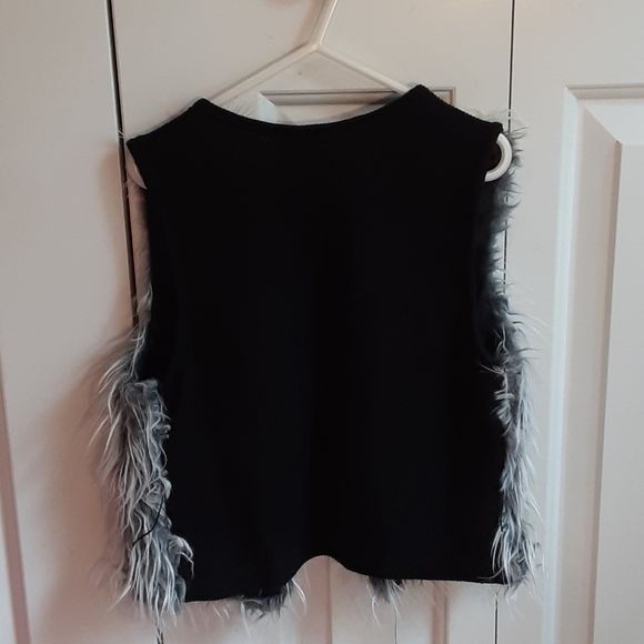 Vest - Picture 2 of 4